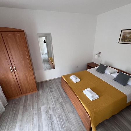 Apartments Iskra โรวีน ภายนอก รูปภาพ