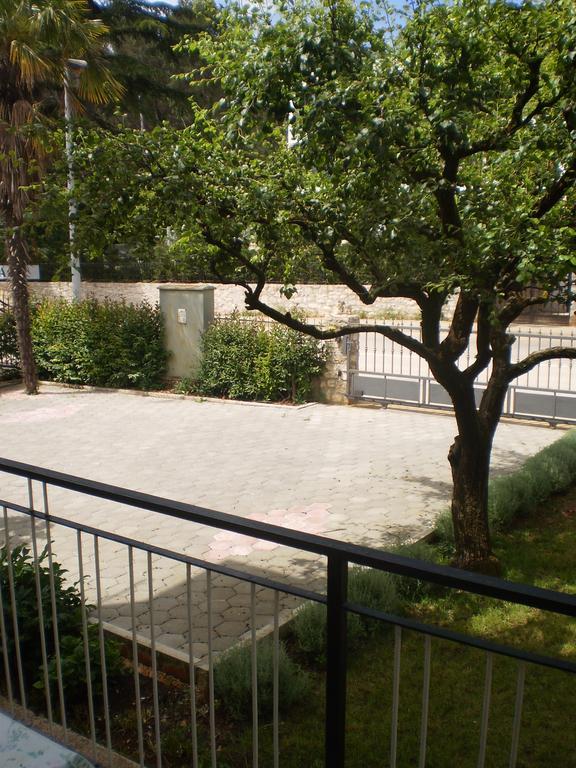 Apartments Iskra โรวีน ภายนอก รูปภาพ
