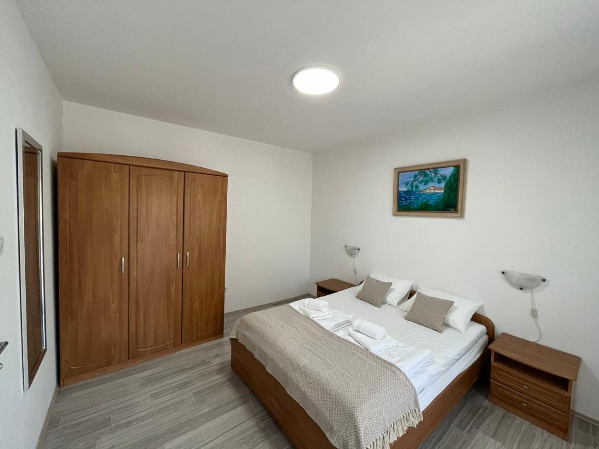 Apartments Iskra โรวีน ภายนอก รูปภาพ