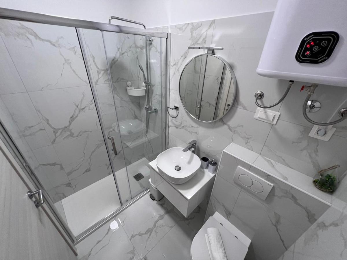 Apartments Iskra โรวีน ภายนอก รูปภาพ