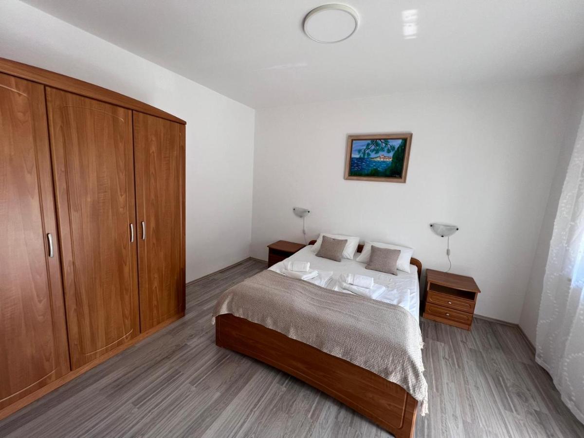 Apartments Iskra โรวีน ภายนอก รูปภาพ