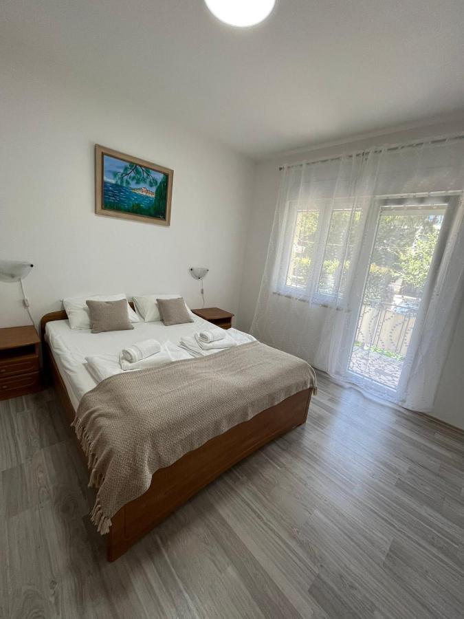 Apartments Iskra โรวีน ภายนอก รูปภาพ