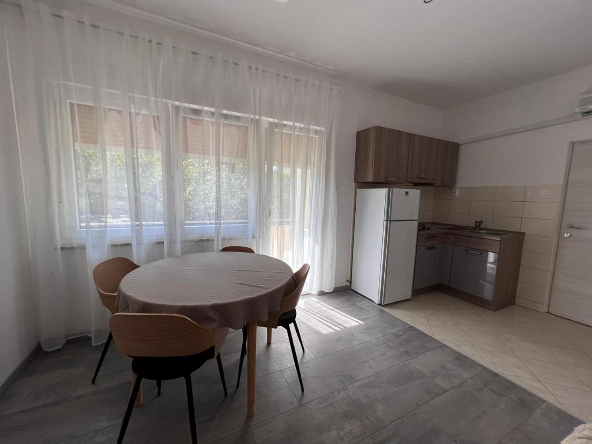 Apartments Iskra โรวีน ภายนอก รูปภาพ