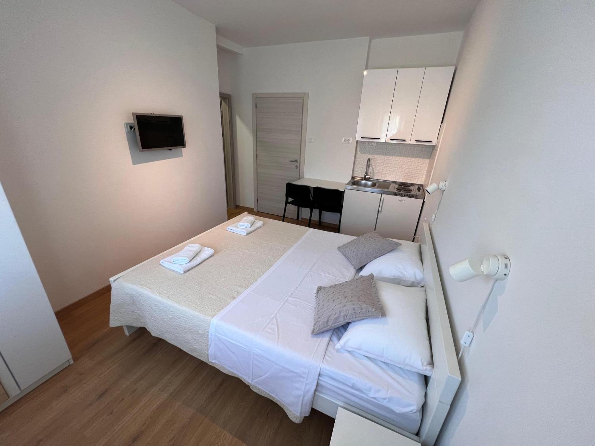 Apartments Iskra โรวีน ภายนอก รูปภาพ