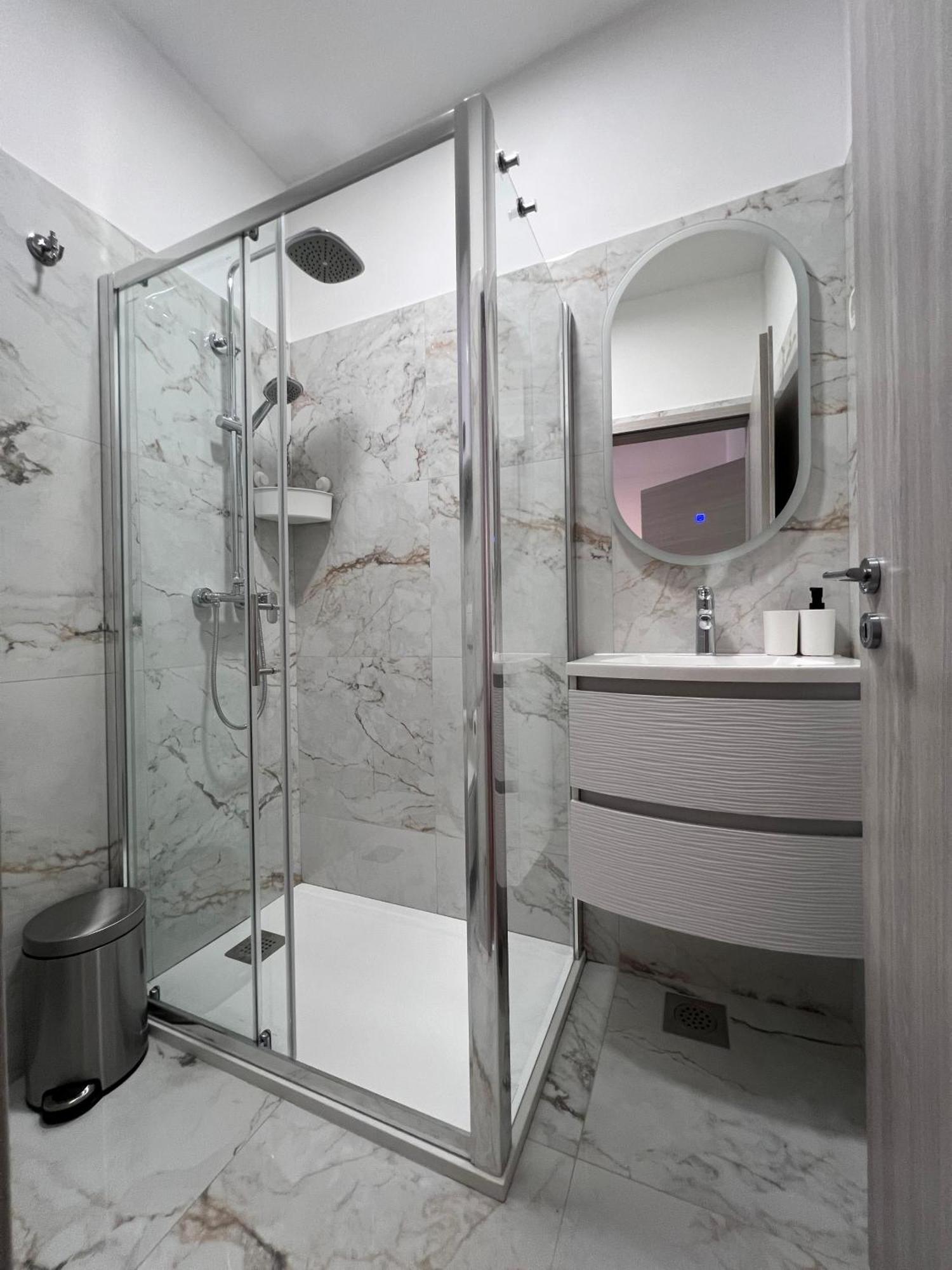 Apartments Iskra โรวีน ภายนอก รูปภาพ