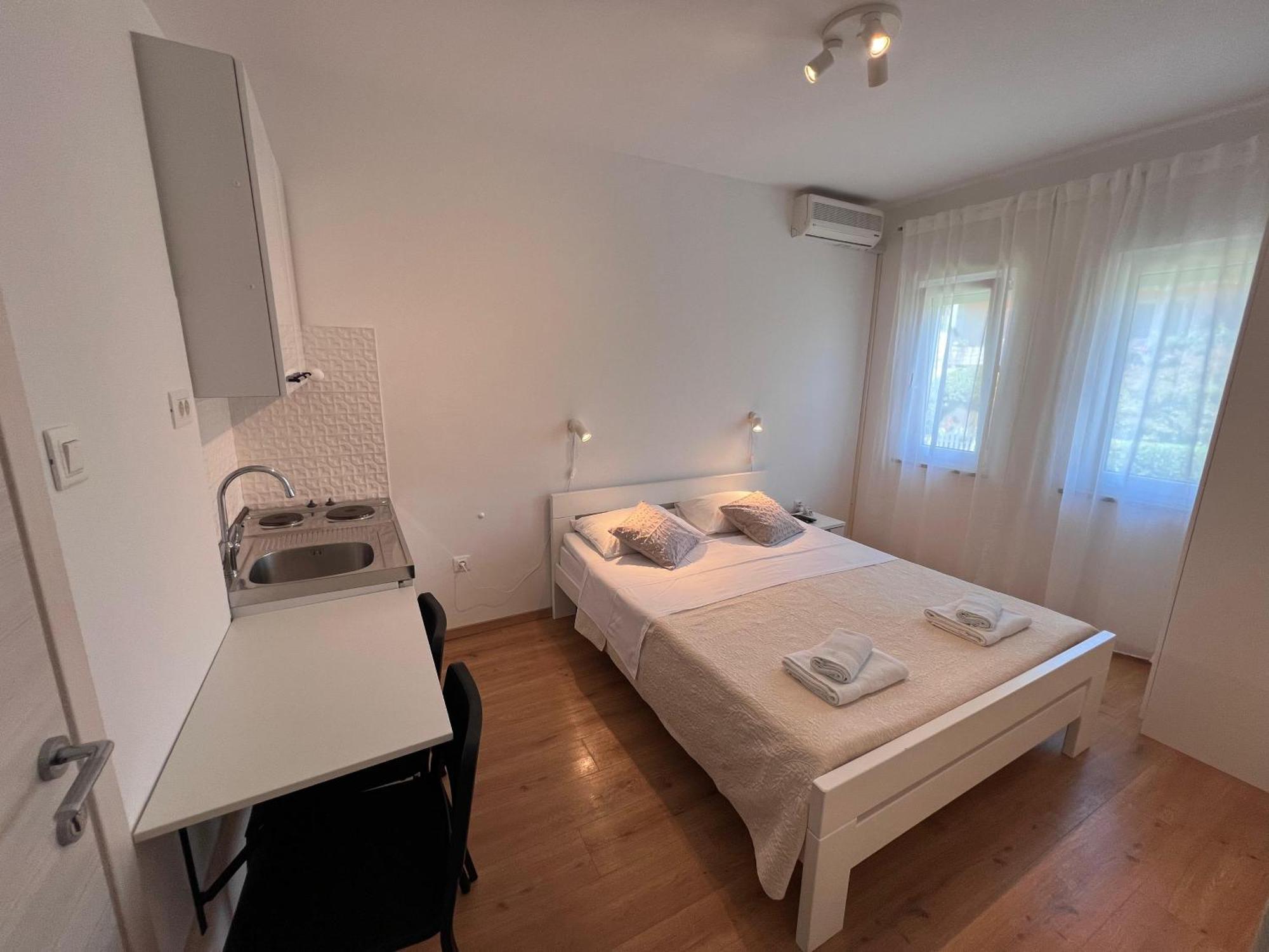 Apartments Iskra โรวีน ภายนอก รูปภาพ