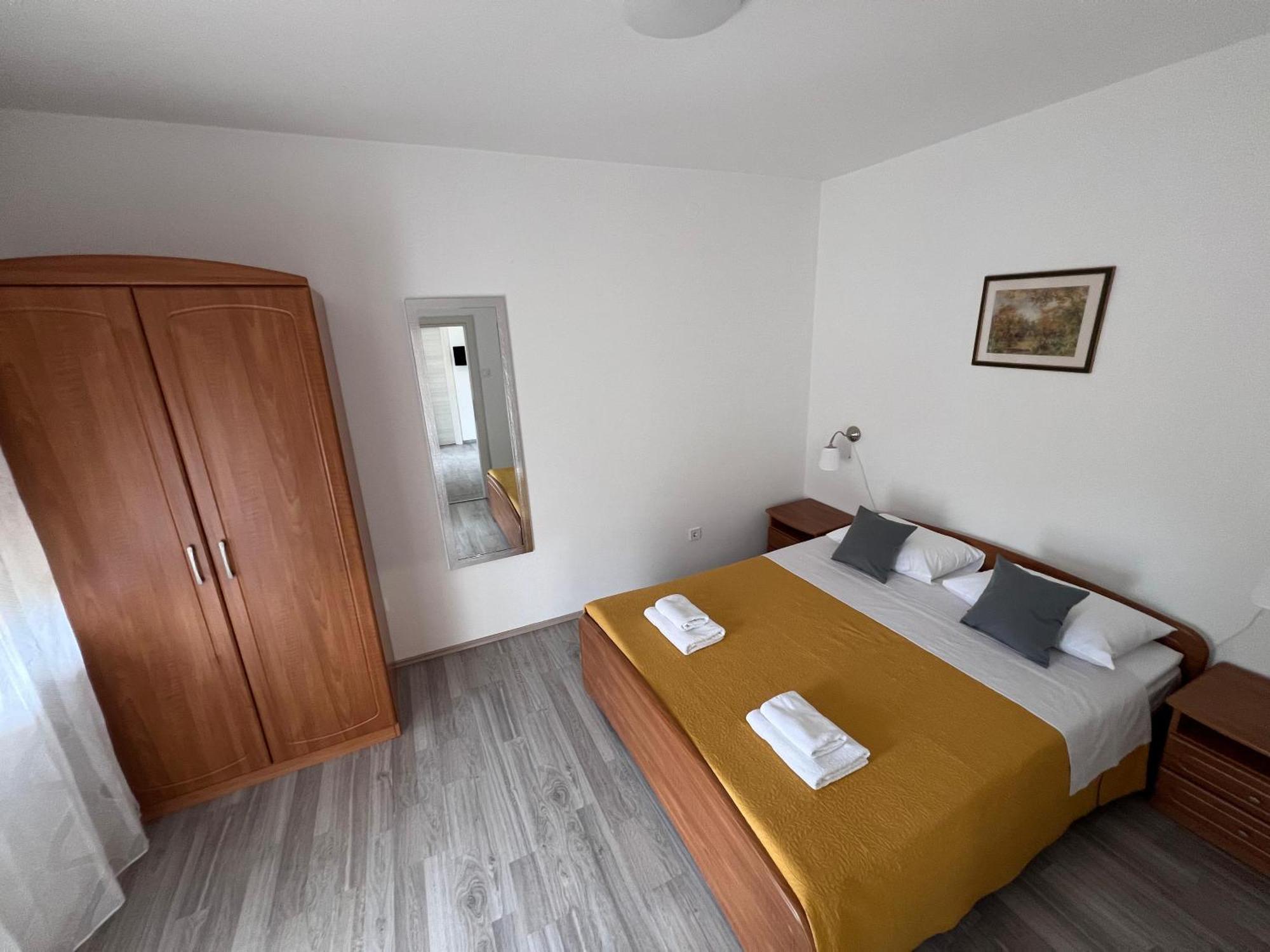 Apartments Iskra โรวีน ภายนอก รูปภาพ