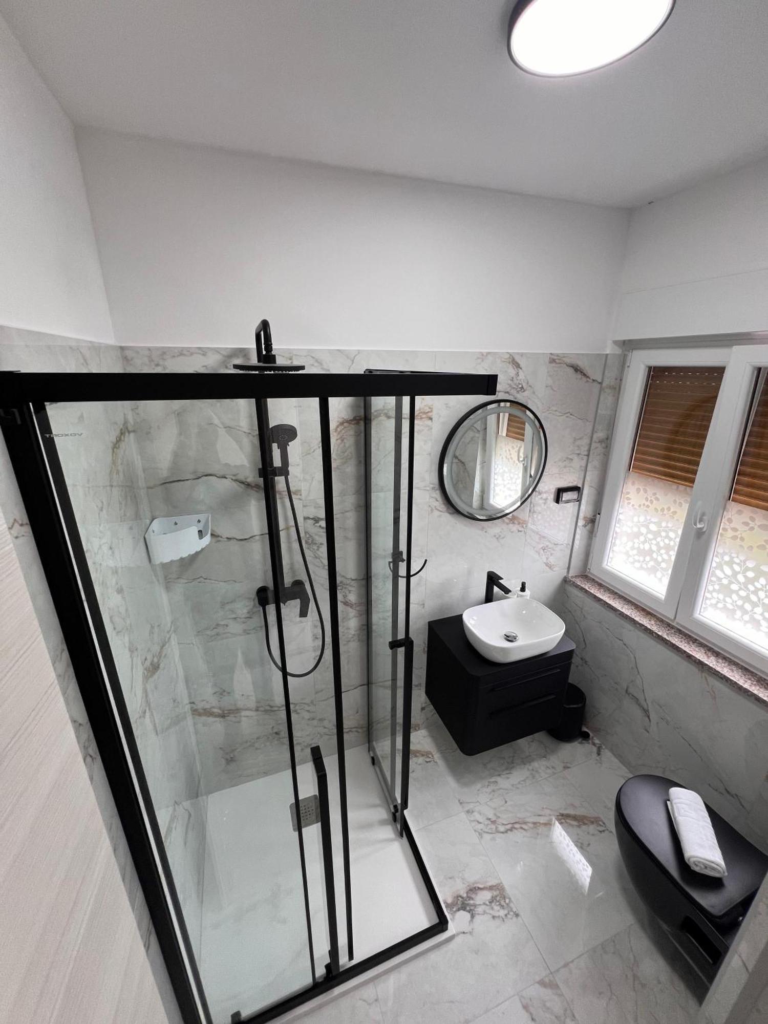 Apartments Iskra โรวีน ภายนอก รูปภาพ