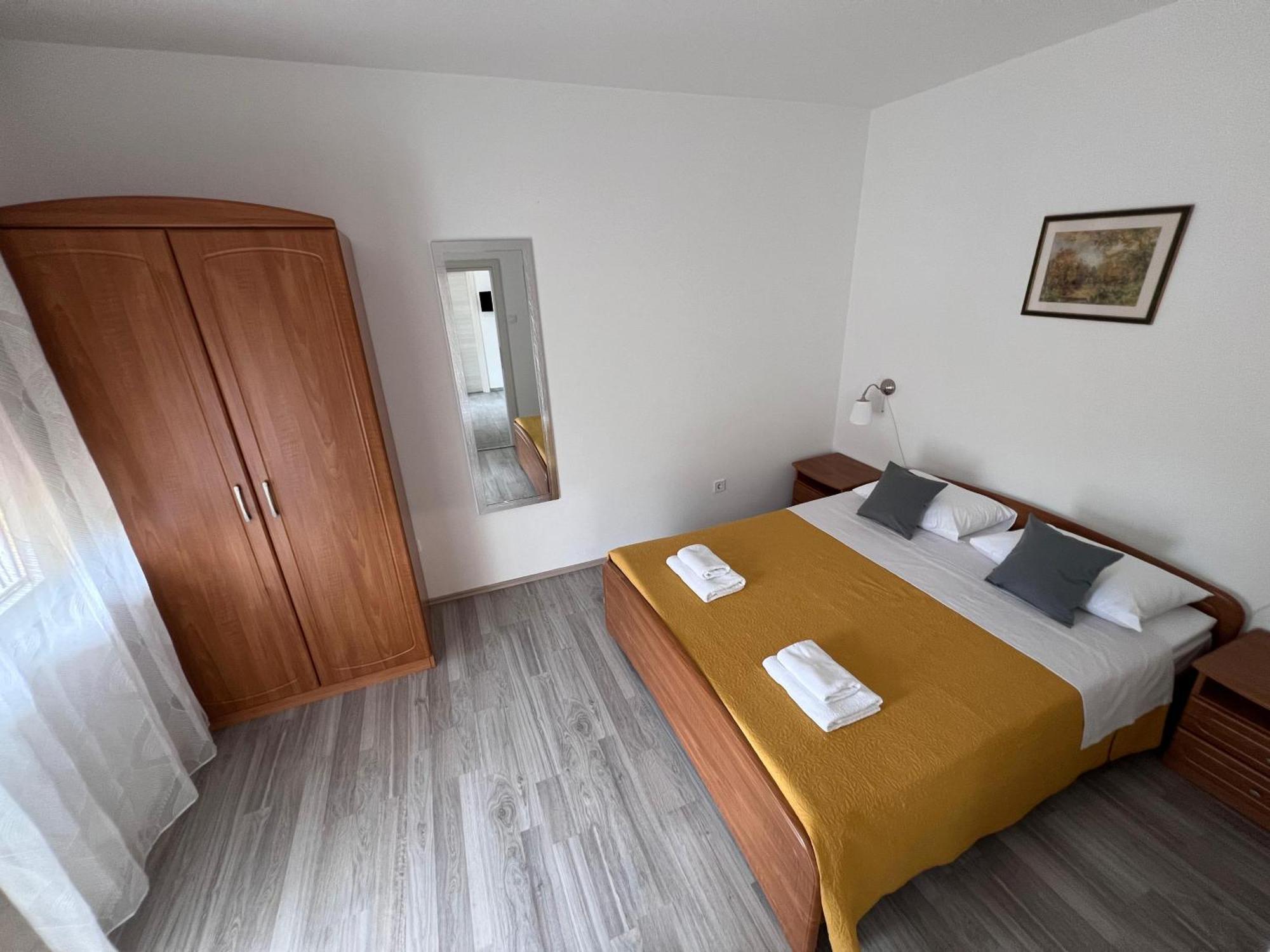 Apartments Iskra โรวีน ภายนอก รูปภาพ