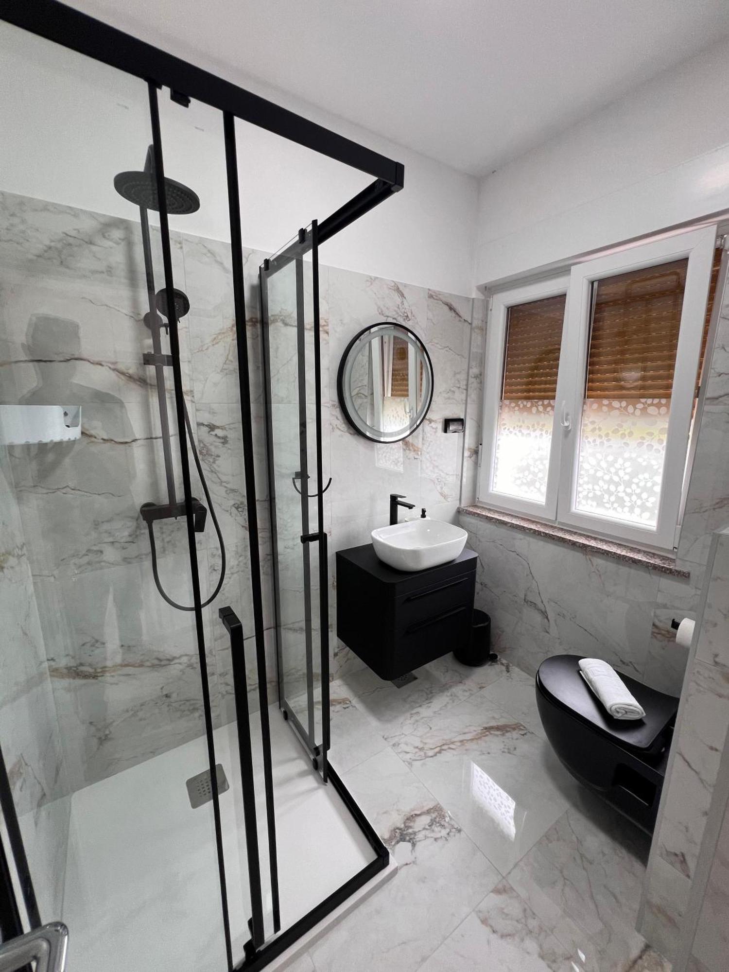 Apartments Iskra โรวีน ภายนอก รูปภาพ
